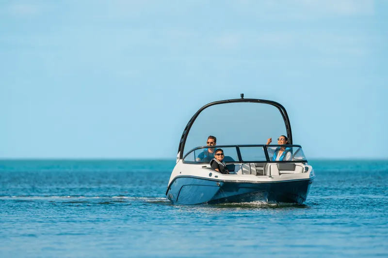 Slide: The Image of Yamaha 195S 2025 - 4