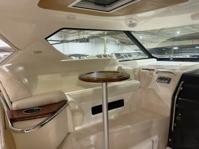 Slide: The Image of Tiara 4300 SOVRAN 2008 - 8