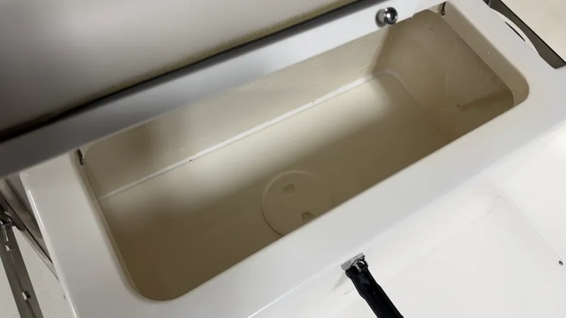 Slide: The Image of Boston Whaler 170 Montauk 2026 - 18