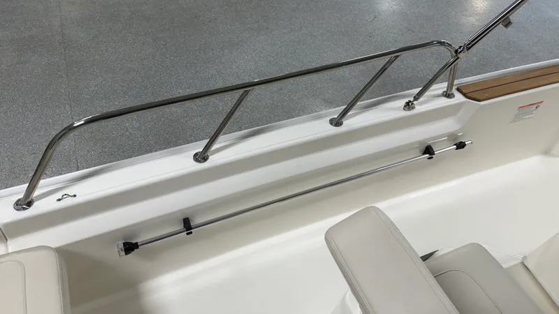 Slide: The Image of Boston Whaler 170 Montauk 2026 - 19