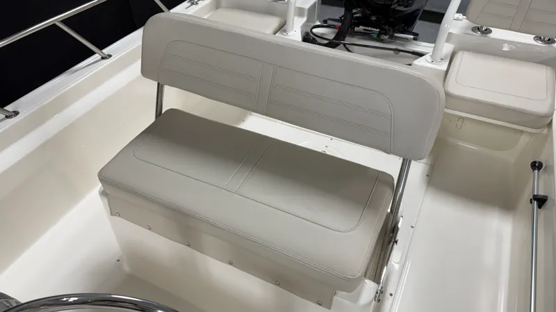 Slide: The Image of Boston Whaler 170 Montauk 2026 - 20