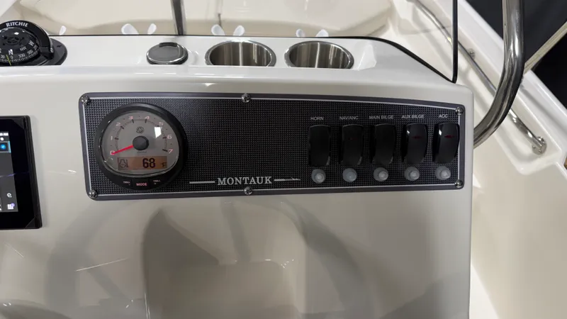 Slide: The Image of Boston Whaler 170 Montauk 2026 - 25