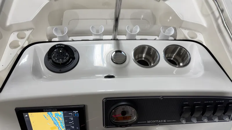 Slide: The Image of Boston Whaler 170 Montauk 2026 - 28