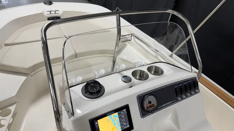 Slide: The Image of Boston Whaler 170 Montauk 2026 - 30