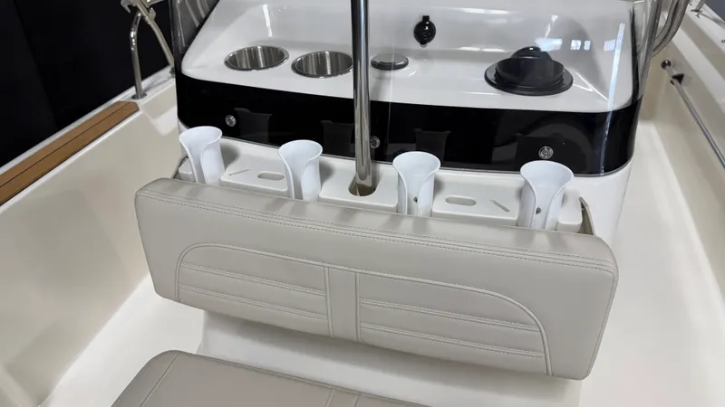 Slide: The Image of Boston Whaler 170 Montauk 2026 - 43