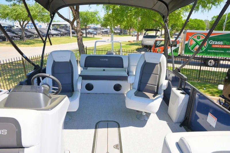 Slide: The Image of Harris Cruiser 210 2026 - 10