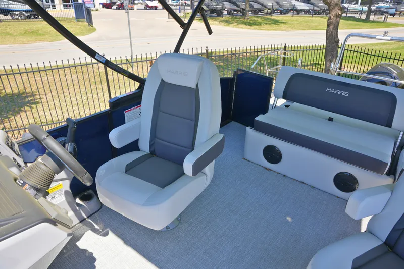 Slide: The Image of Harris Cruiser 210 2026 - 13