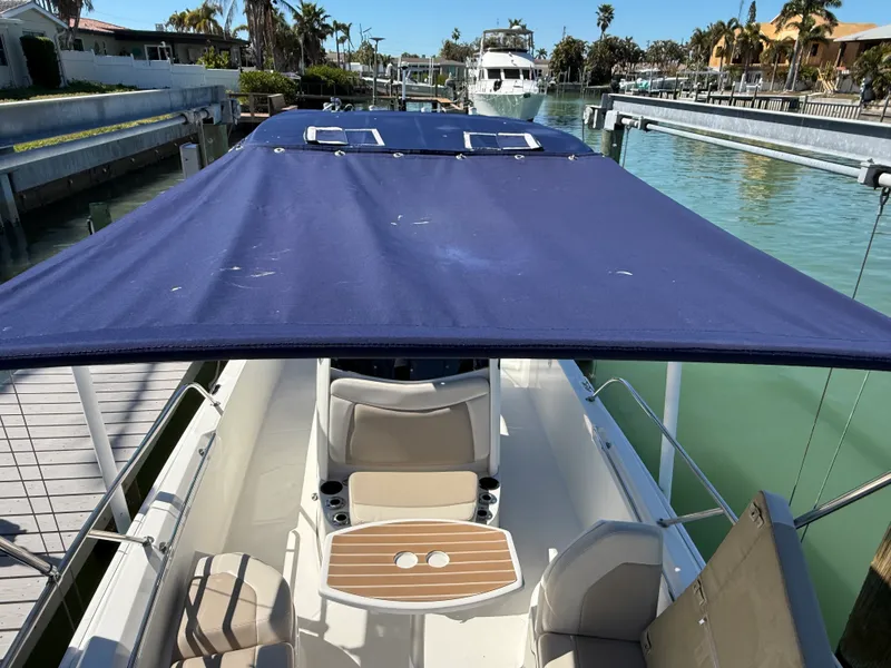 Slide: The Image of Boston Whaler 240 DAUNTLESS 2018 - 67