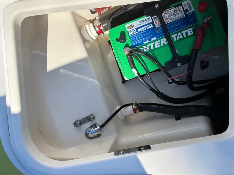 Slide: The Image of Boston Whaler 240 DAUNTLESS 2018 - 70