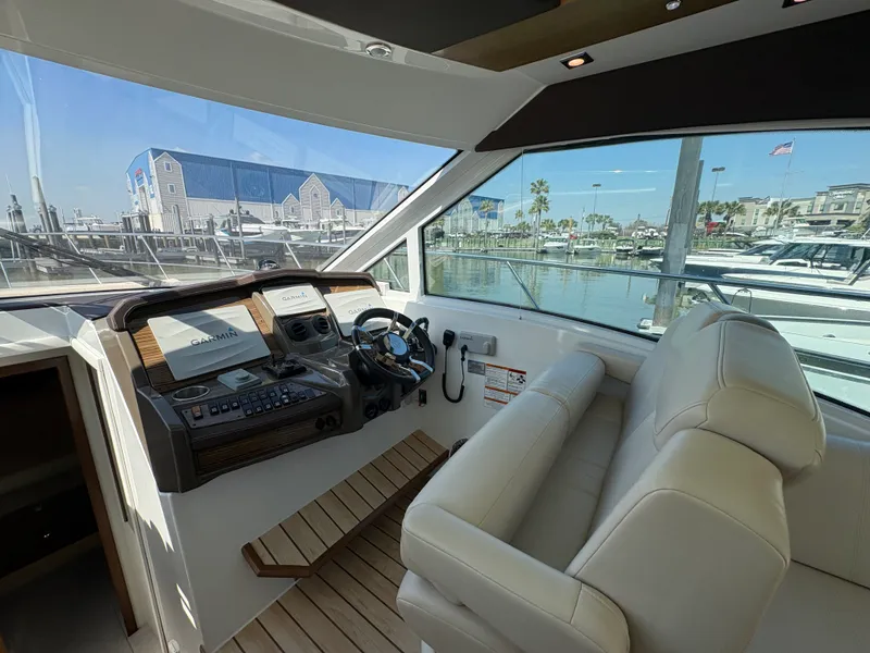 Slide: The Image of Cruisers 450 CANTIUS 2015 - 16