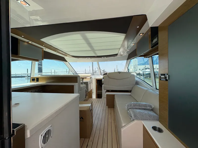 Slide: The Image of Cruisers 450 CANTIUS 2015 - 23