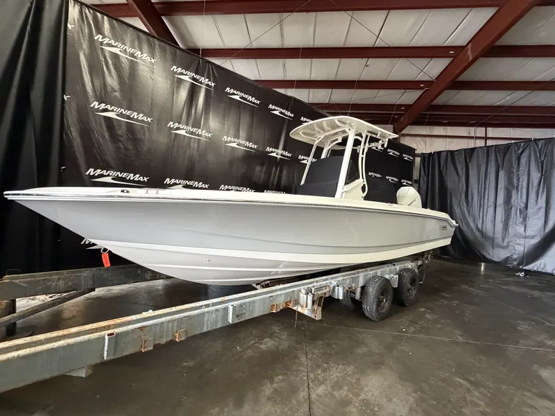 Slide: The Image of Boston Whaler 250 Dauntless 2026 - 3