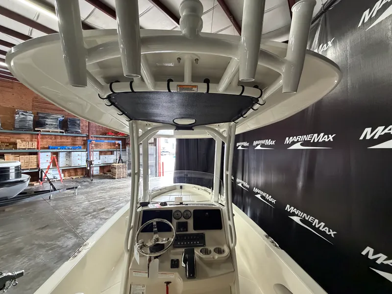 Slide: The Image of Boston Whaler 250 Dauntless 2026 - 33