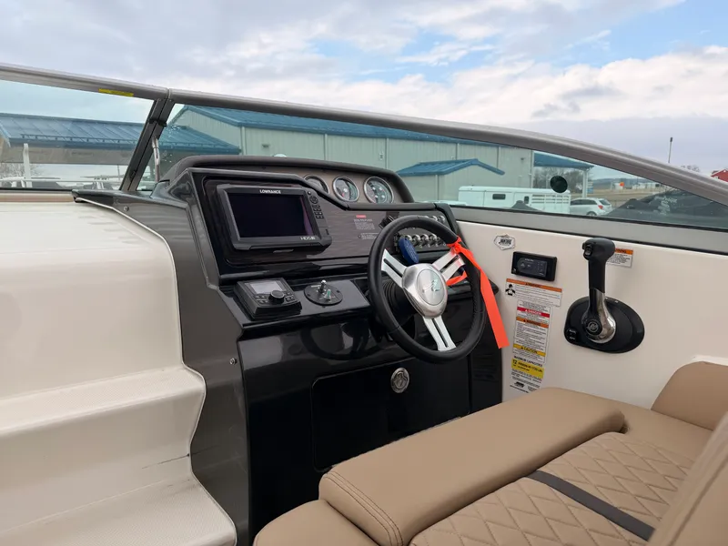 Slide: The Image of Sea Ray 260 SUNDANCER 2017 - 12