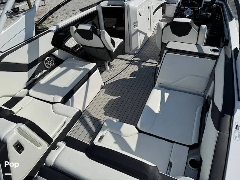 Slide: The Image of Yamaha 252S 2025 - 16629680
