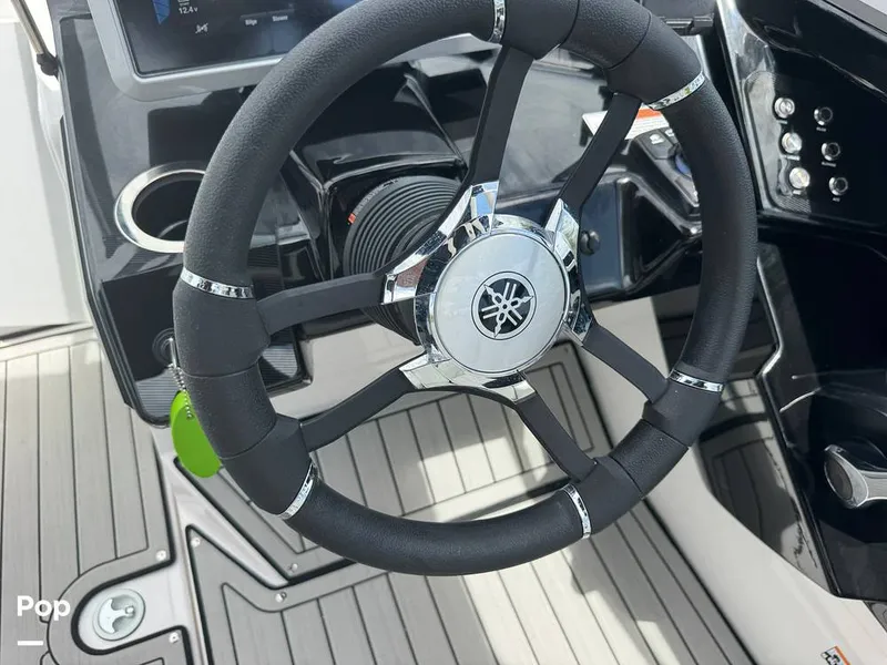Slide: The Image of Yamaha 252S 2025 - 16639640