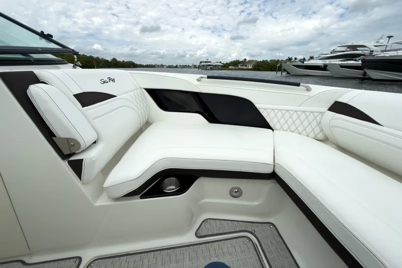 Slide: The Image of Sea Ray SLX 260 Outboard 2026 - 22