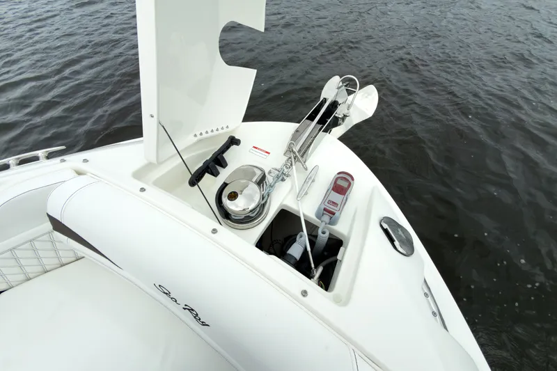 Slide: The Image of Sea Ray SLX 260 Outboard 2026 - 23