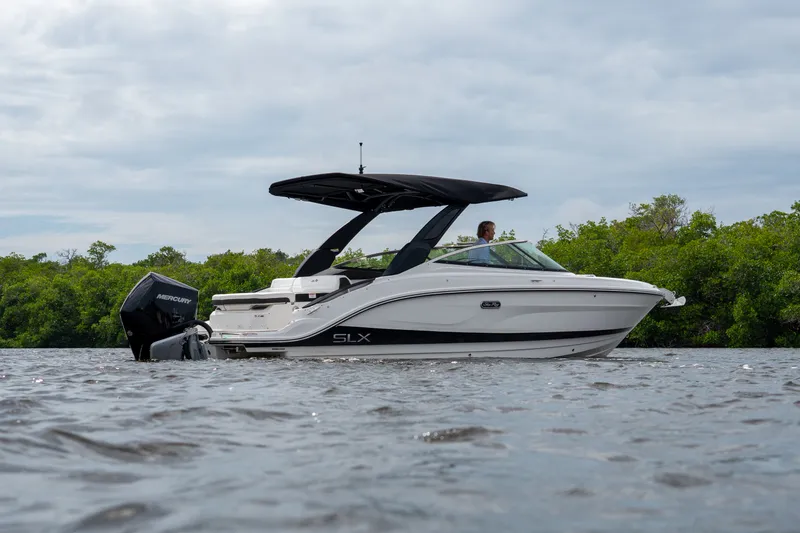 Slide: The Image of Sea Ray SLX 260 Outboard 2026 - 28