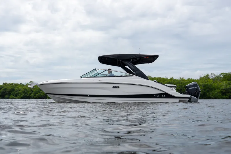 Slide: The Image of Sea Ray SLX 260 Outboard 2026 - 32