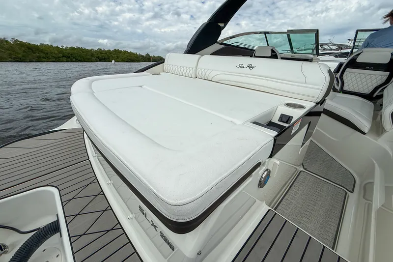 Slide: The Image of Sea Ray SLX 260 Outboard 2026 - 5