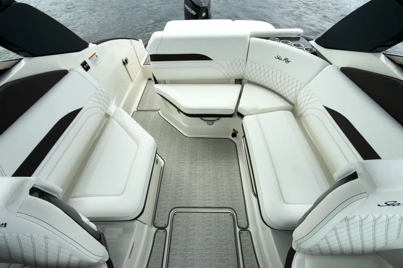 Slide: The Image of Sea Ray SLX 260 Outboard 2026 - 9
