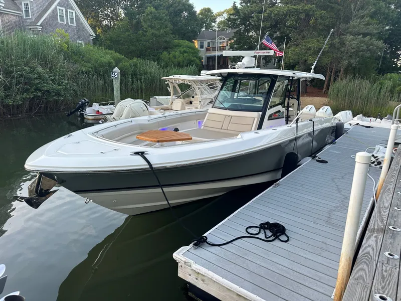 Slide: The Image of Boston Whaler 380 OUTRAGE 2021 - 10