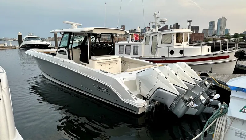Slide: The Image of Boston Whaler 380 OUTRAGE 2021 - 11