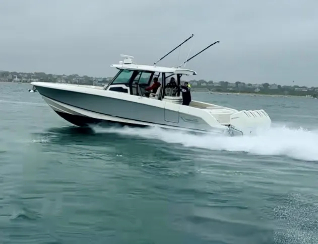 Slide: The Image of Boston Whaler 380 OUTRAGE 2021 - 13
