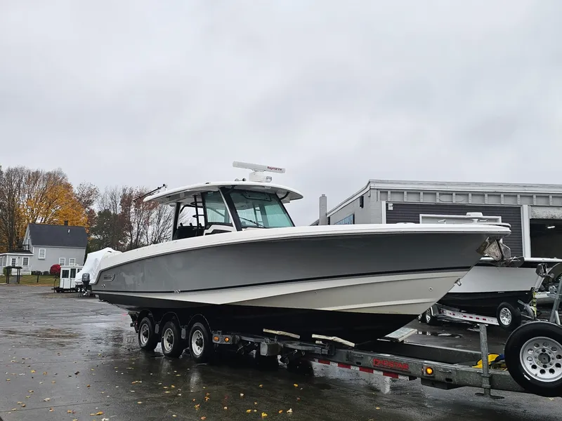 Slide: The Image of Boston Whaler 380 OUTRAGE 2021 - 2