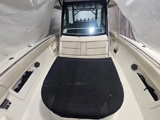Slide: The Image of Boston Whaler 380 OUTRAGE 2021 - 20