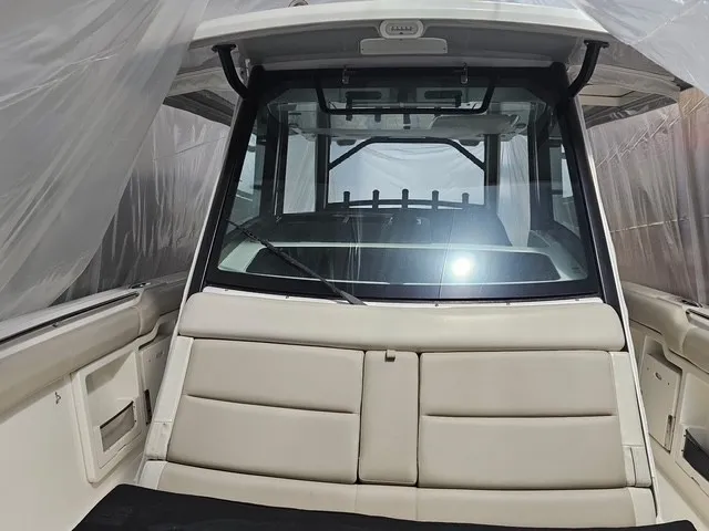 Slide: The Image of Boston Whaler 380 OUTRAGE 2021 - 24