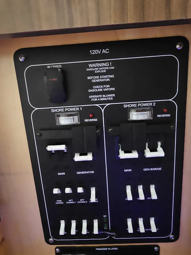 Slide: The Image of Boston Whaler 380 OUTRAGE 2021 - 28