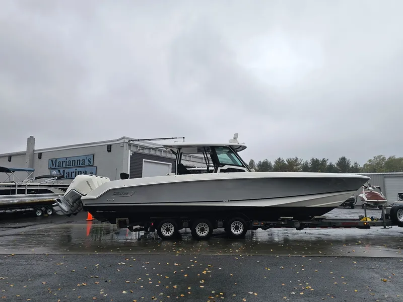 Slide: The Image of Boston Whaler 380 OUTRAGE 2021 - 4