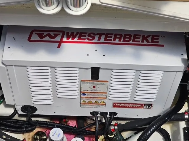 Slide: The Image of Boston Whaler 380 OUTRAGE 2021 - 40