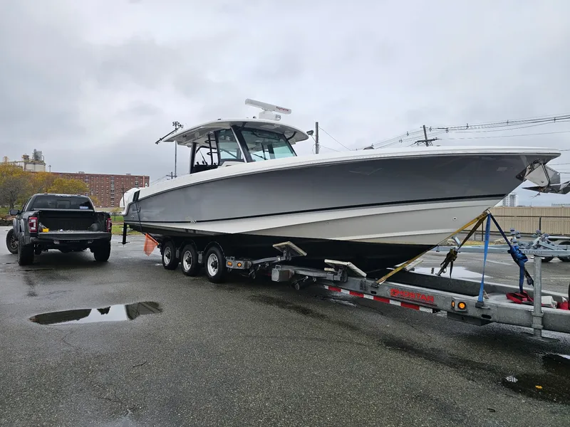 Slide: The Image of Boston Whaler 380 OUTRAGE 2021 - 8