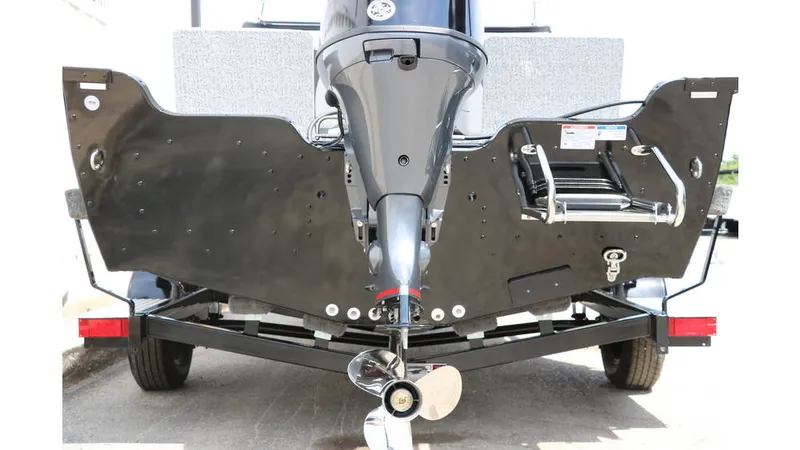 Slide: The Image of Smoker Craft Adventurer 178 DC 2025 - 10