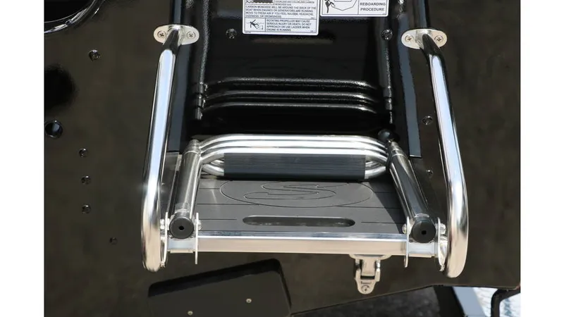 Slide: The Image of Smoker Craft Adventurer 178 DC 2025 - 11