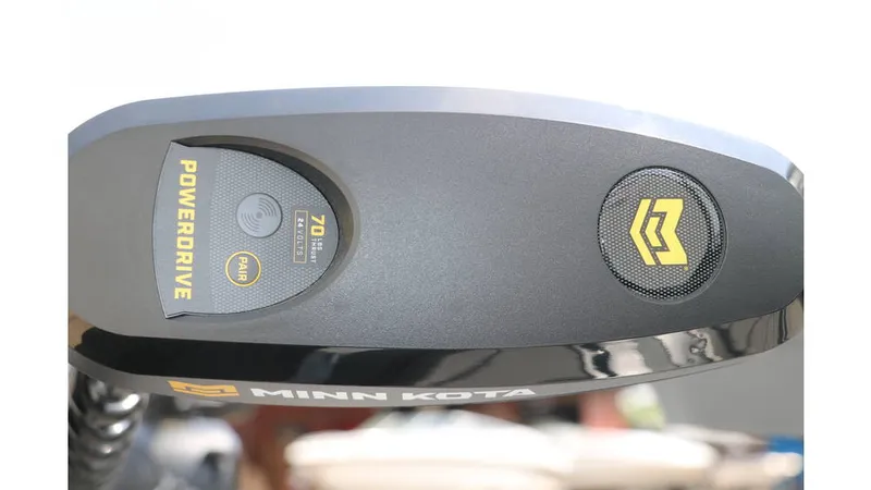 Slide: The Image of Smoker Craft Adventurer 178 DC 2025 - 13