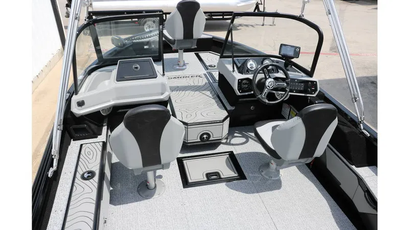 Slide: The Image of Smoker Craft Adventurer 178 DC 2025 - 14