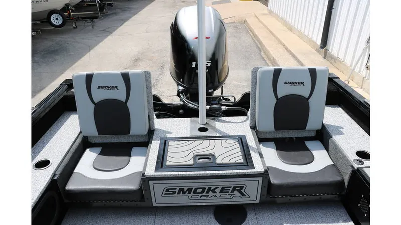 Slide: The Image of Smoker Craft Adventurer 178 DC 2025 - 15