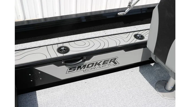 Slide: The Image of Smoker Craft Adventurer 178 DC 2025 - 17