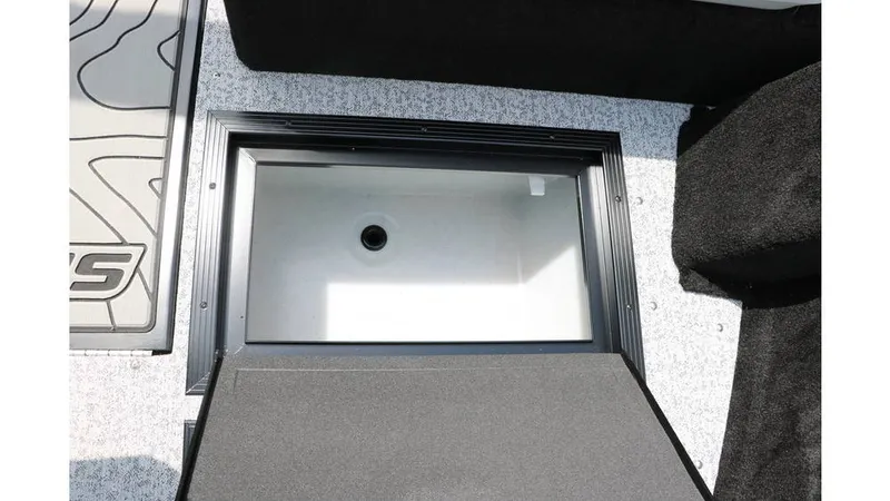 Slide: The Image of Smoker Craft Adventurer 178 DC 2025 - 22