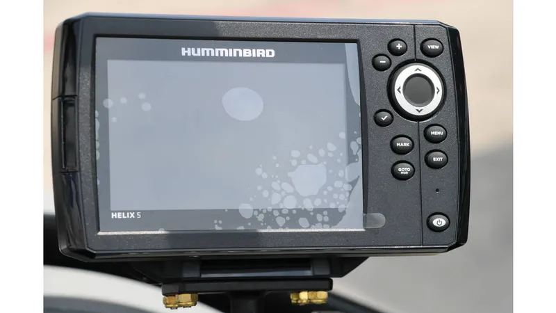 Slide: The Image of Smoker Craft Adventurer 178 DC 2025 - 25