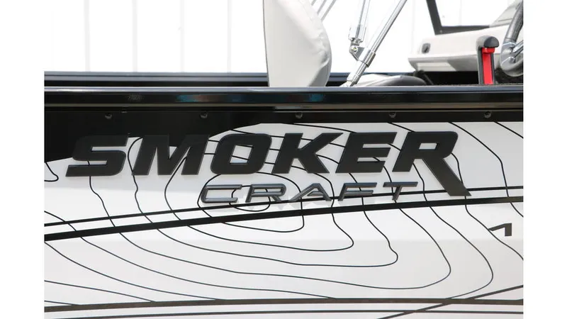 Slide: The Image of Smoker Craft Adventurer 178 DC 2025 - 4