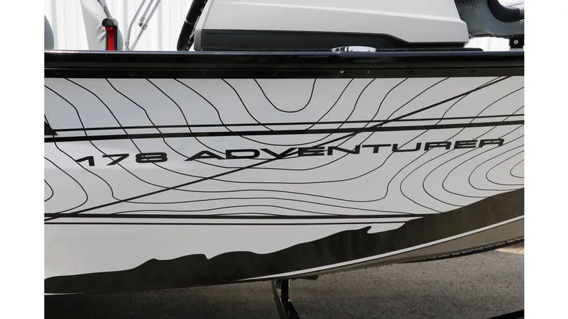 Slide: The Image of Smoker Craft Adventurer 178 DC 2025 - 5