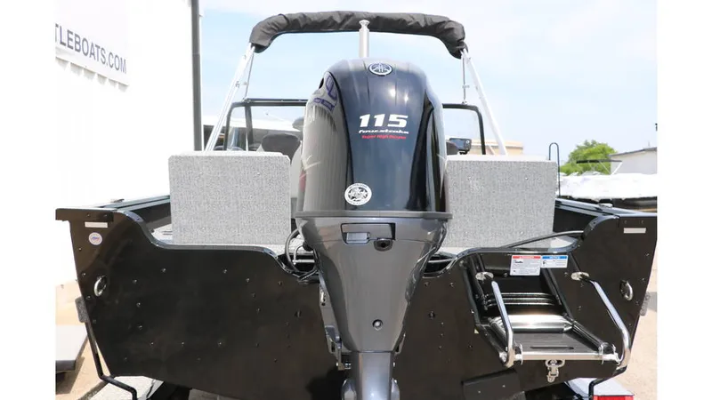 Slide: The Image of Smoker Craft Adventurer 178 DC 2025 - 9