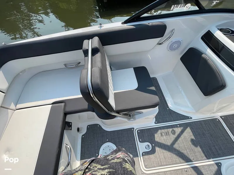 Slide: The Image of Bayliner VR5 BR 2021 - 16664725