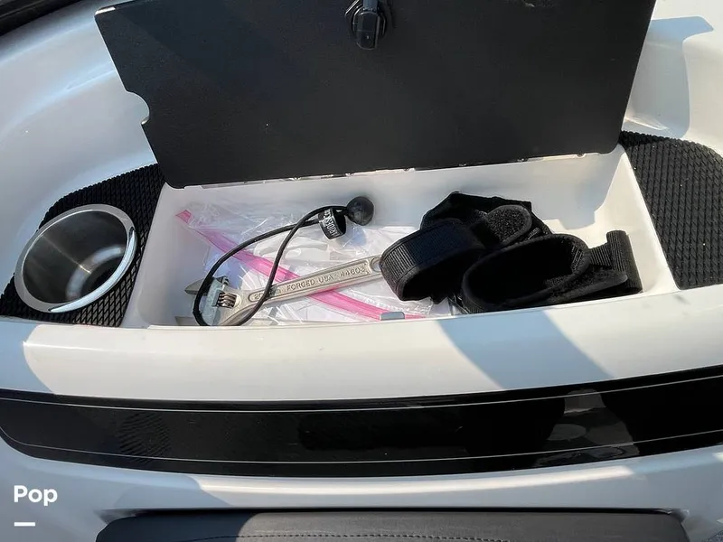Slide: The Image of Bayliner VR5 BR 2021 - 16664739