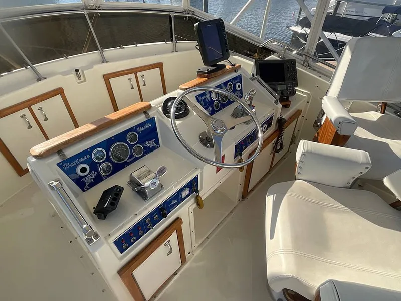 Slide: The Image of Hatteras 36 Convertible 1985 - 16619594